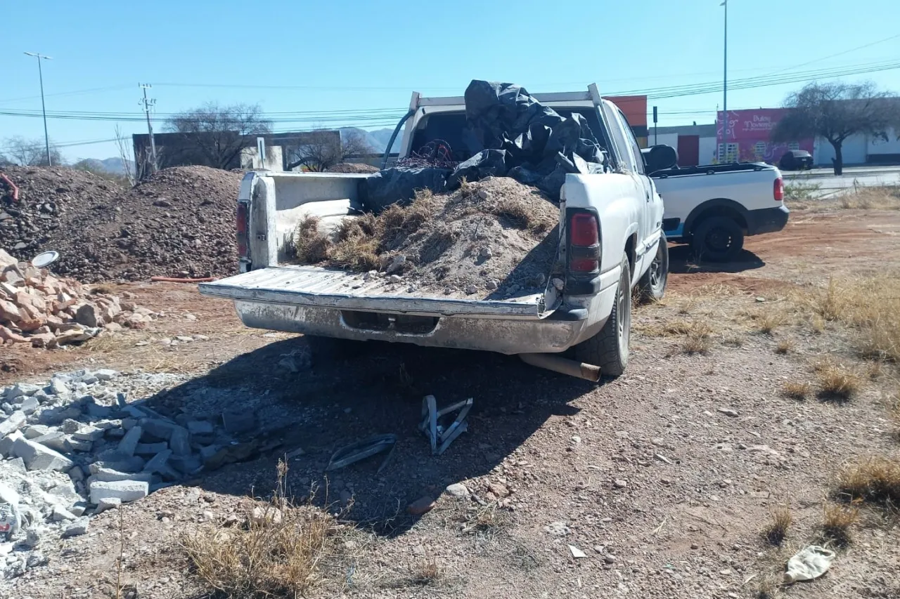 Chihuahua: Sorprenden a hombre mientras tiraba escombro en zona prohibida