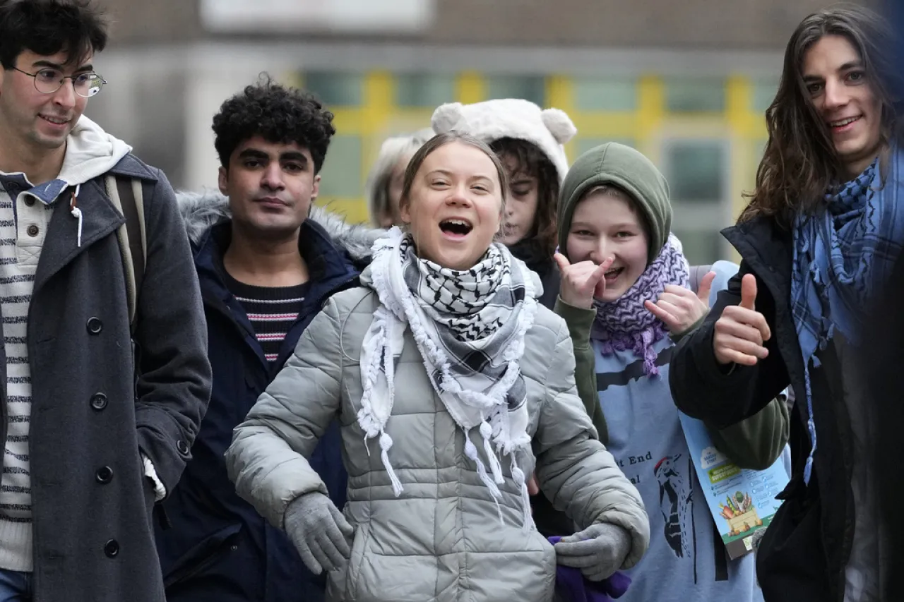 Activista Greta Thunberg libra acusación en Londres