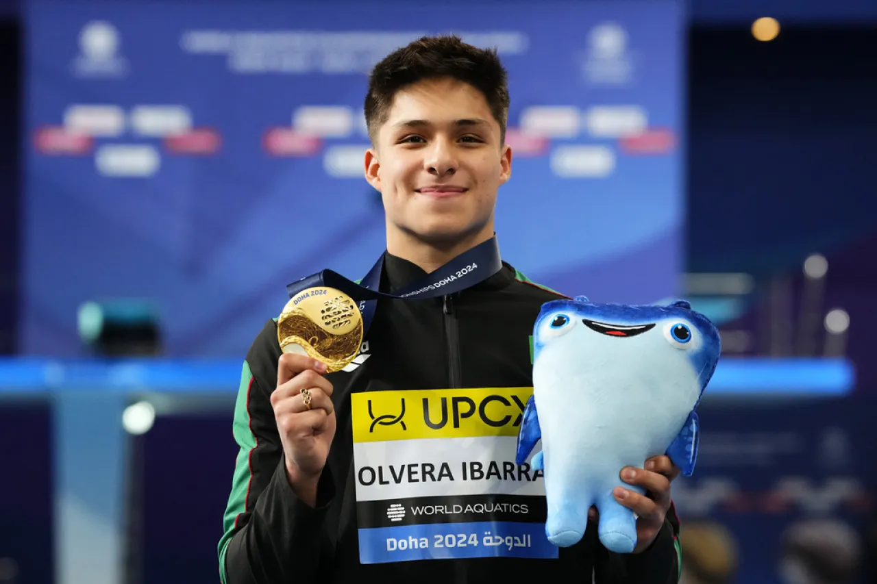 Mexicano Osmar Olvera gana el oro en Mundial de Natación