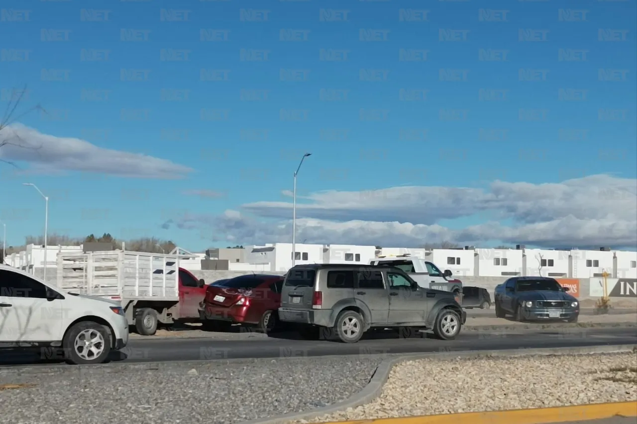 Auto vuelca en Villareal Torres y genera caos vial