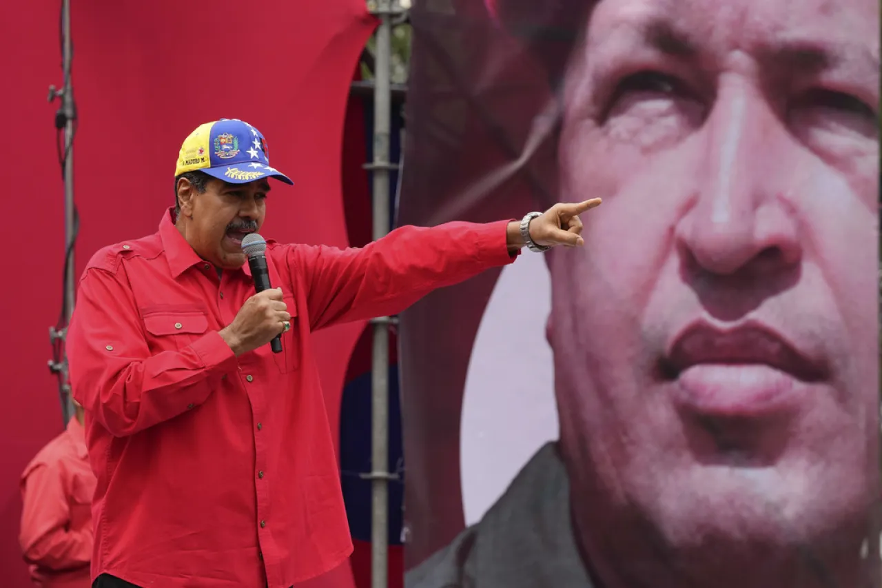 Advierte Maduro que ganará en elecciones 'por las buenas o por las malas'