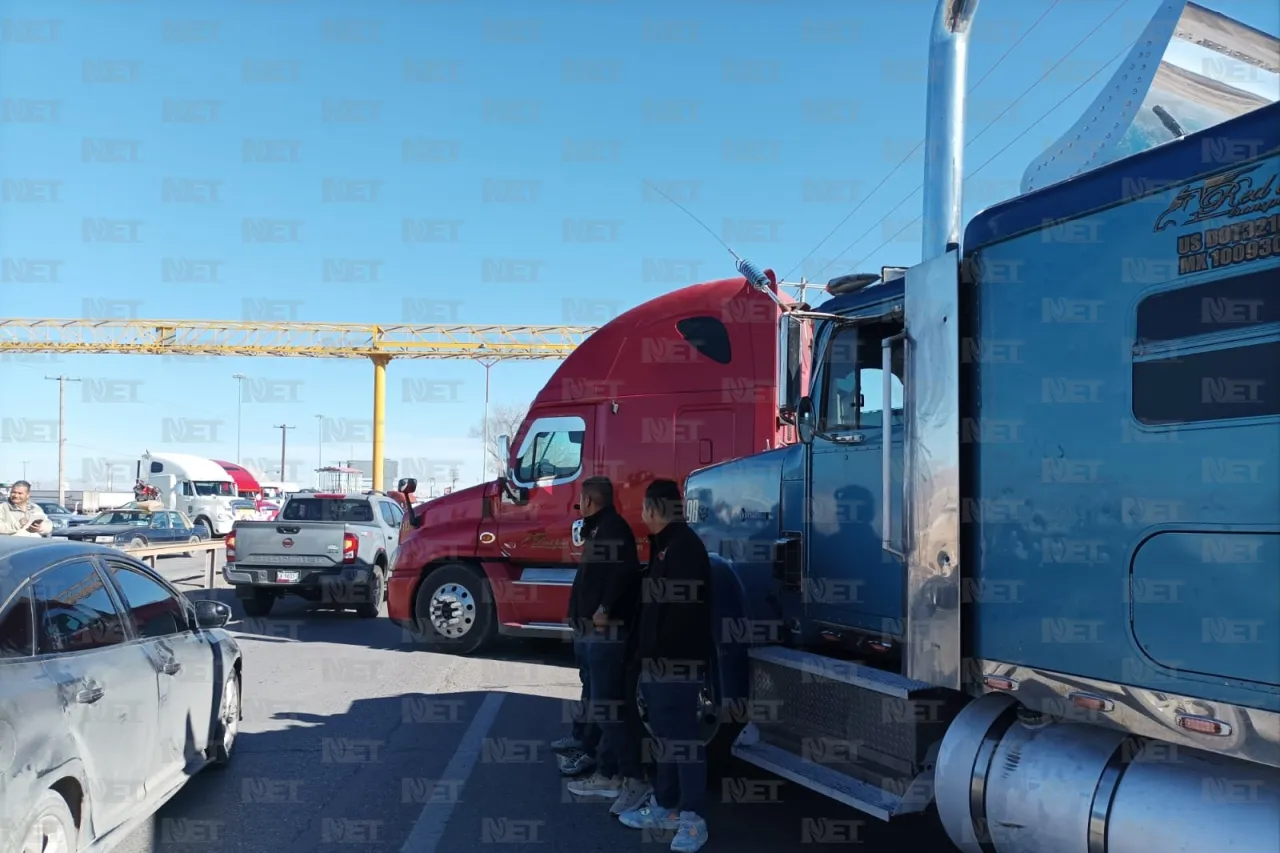 Transportistas bloquean carretera Panamericana en Juárez