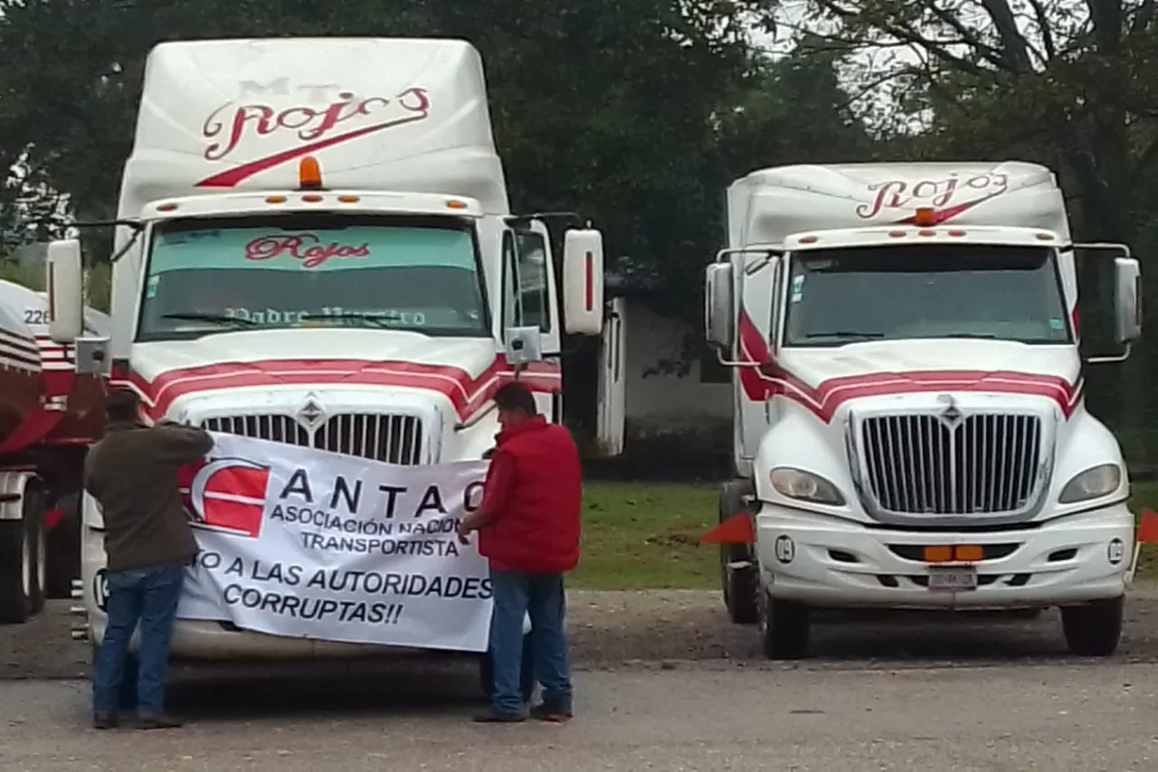 Se manifiestan transportistas en México por inseguridad