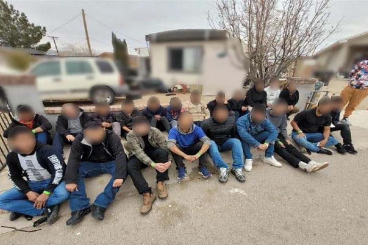 Rescatan a 28 migrantes de casa de seguridad en El Paso