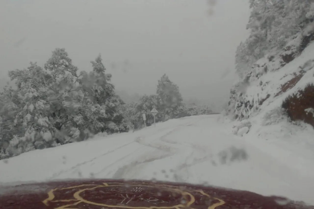 Cierran tramos carreteros en el estado Chihuahua por nevada