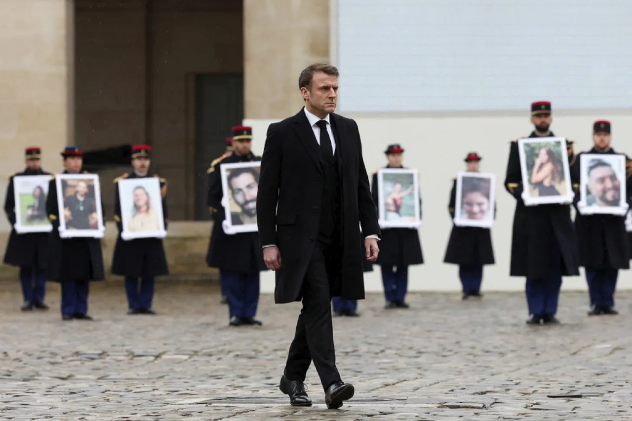 Francia rinde homenaje a víctimas del ataque de Hamás