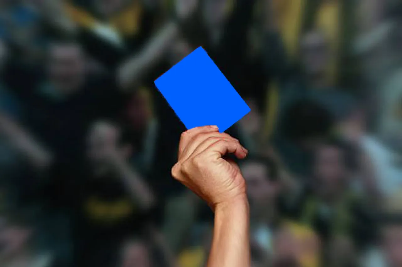 La tarjeta azul llegará al futbol profesional