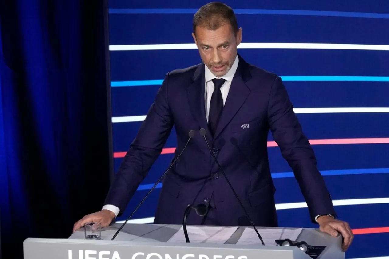 Ceferin dejará presidencia de UEFA en 2027 y llama 'payasos' a sus detractores