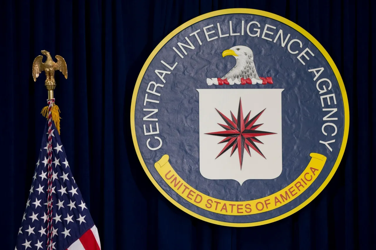 Despide CIA a denunciante que provocó acusaciones de conducta indebida
