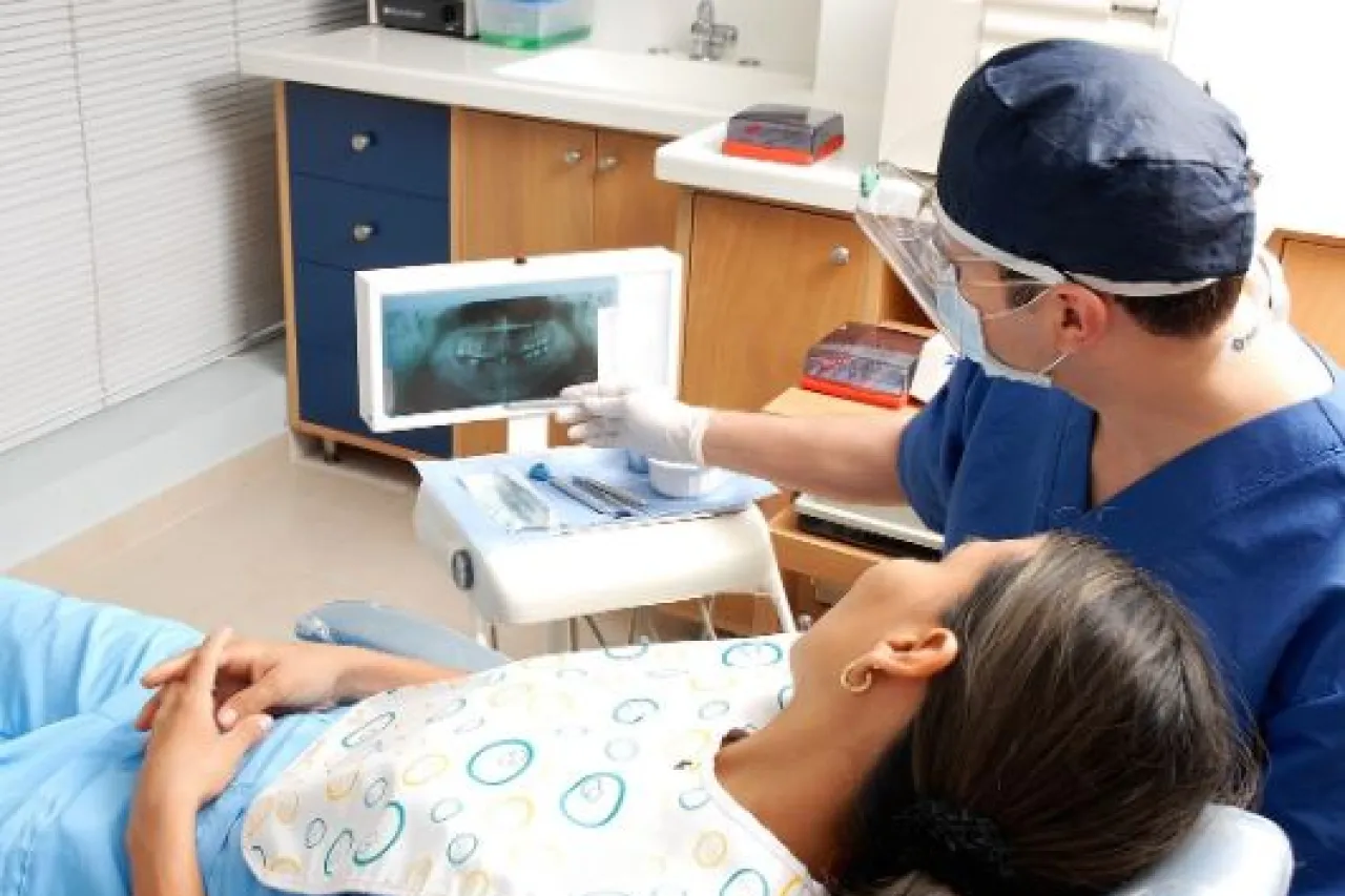 Odontólogos: Cuidadores de la salud bucal, cabeza y cuello