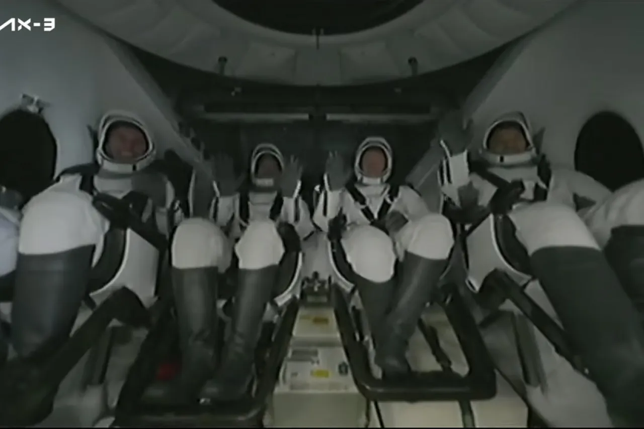 Astronautas vuelven a la Tierra tras viaje privado a estación espacial