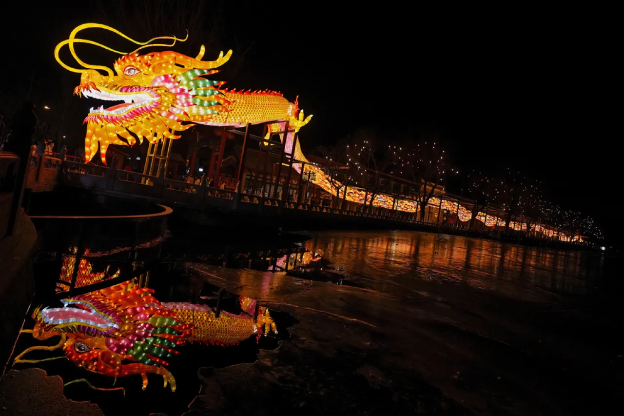 Se iluminan naciones y comunidades asiáticas con el Año Nuevo lunar