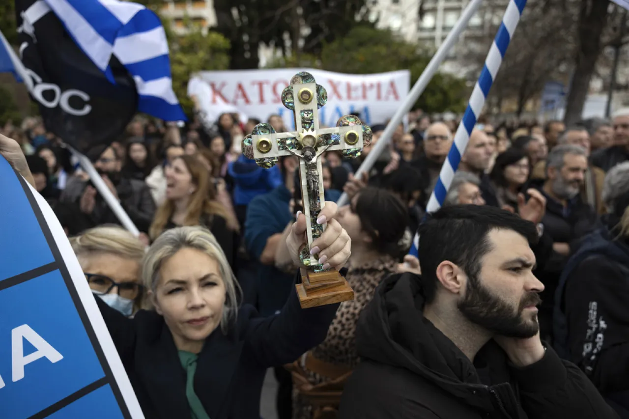 Protestan en Grecia por ley que legalizaría los matrimonios LGBT