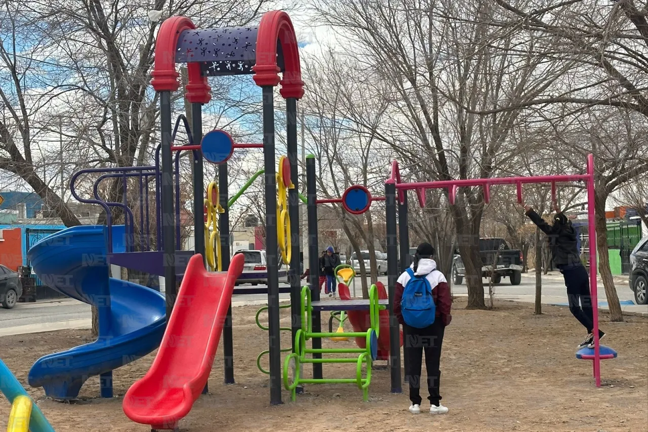 Entrega alcalde parque rehabilitado en Cerrada del Parque 