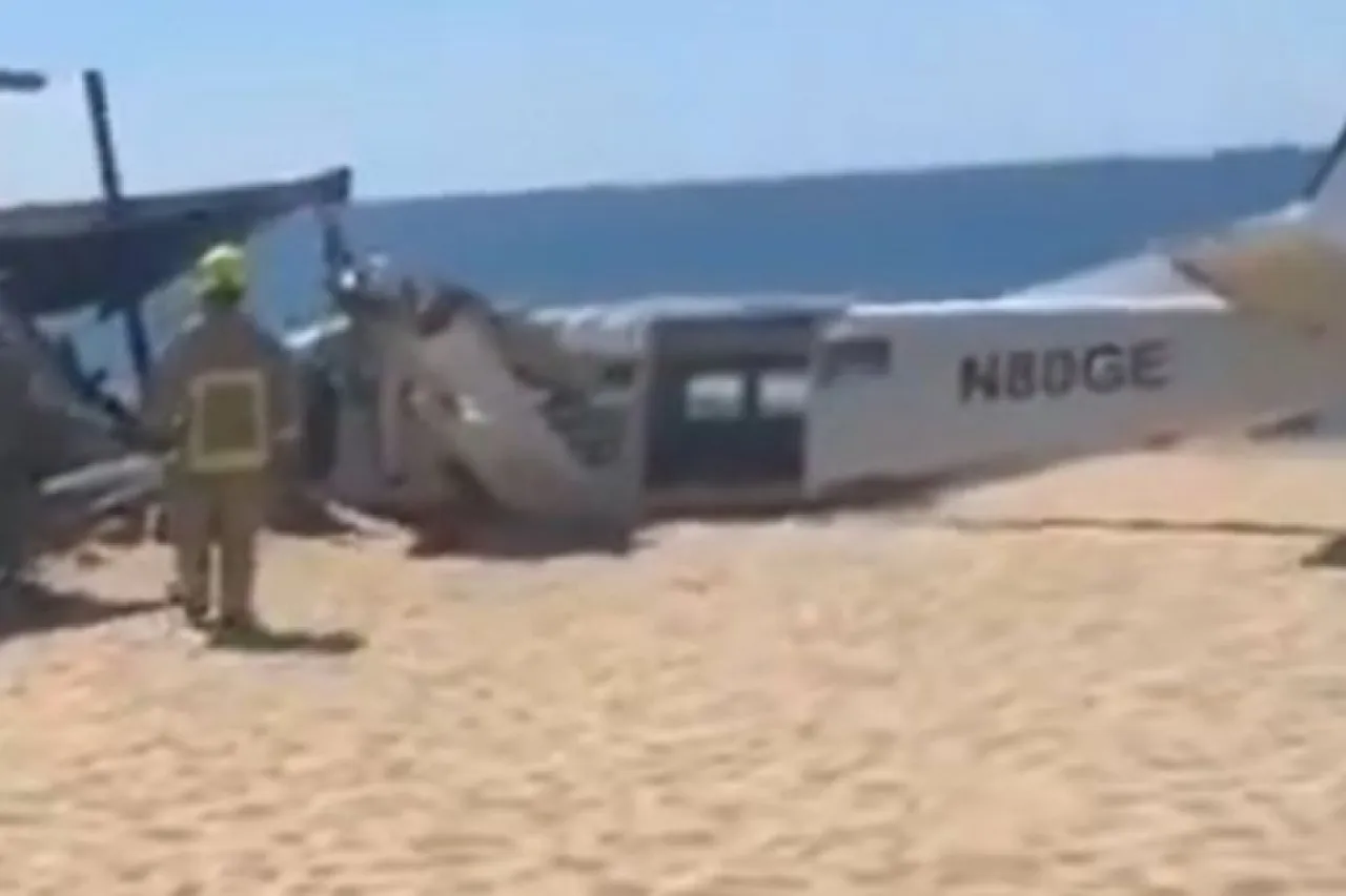 Se desploma avioneta en Puerto Escondido; hay un muerto