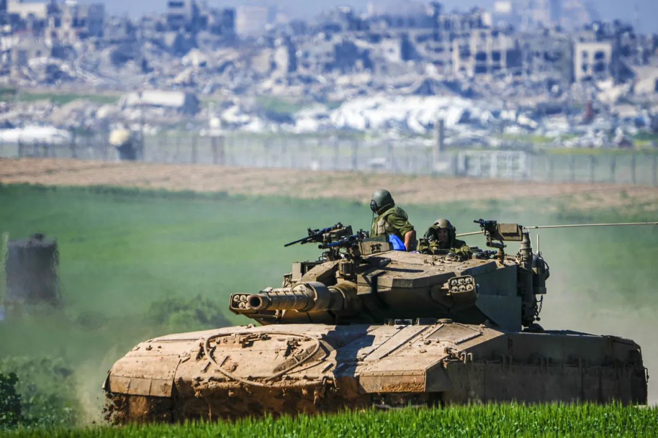 El ejército israelí dice haber rescatado a 2 rehenes en la Franja de Gaza