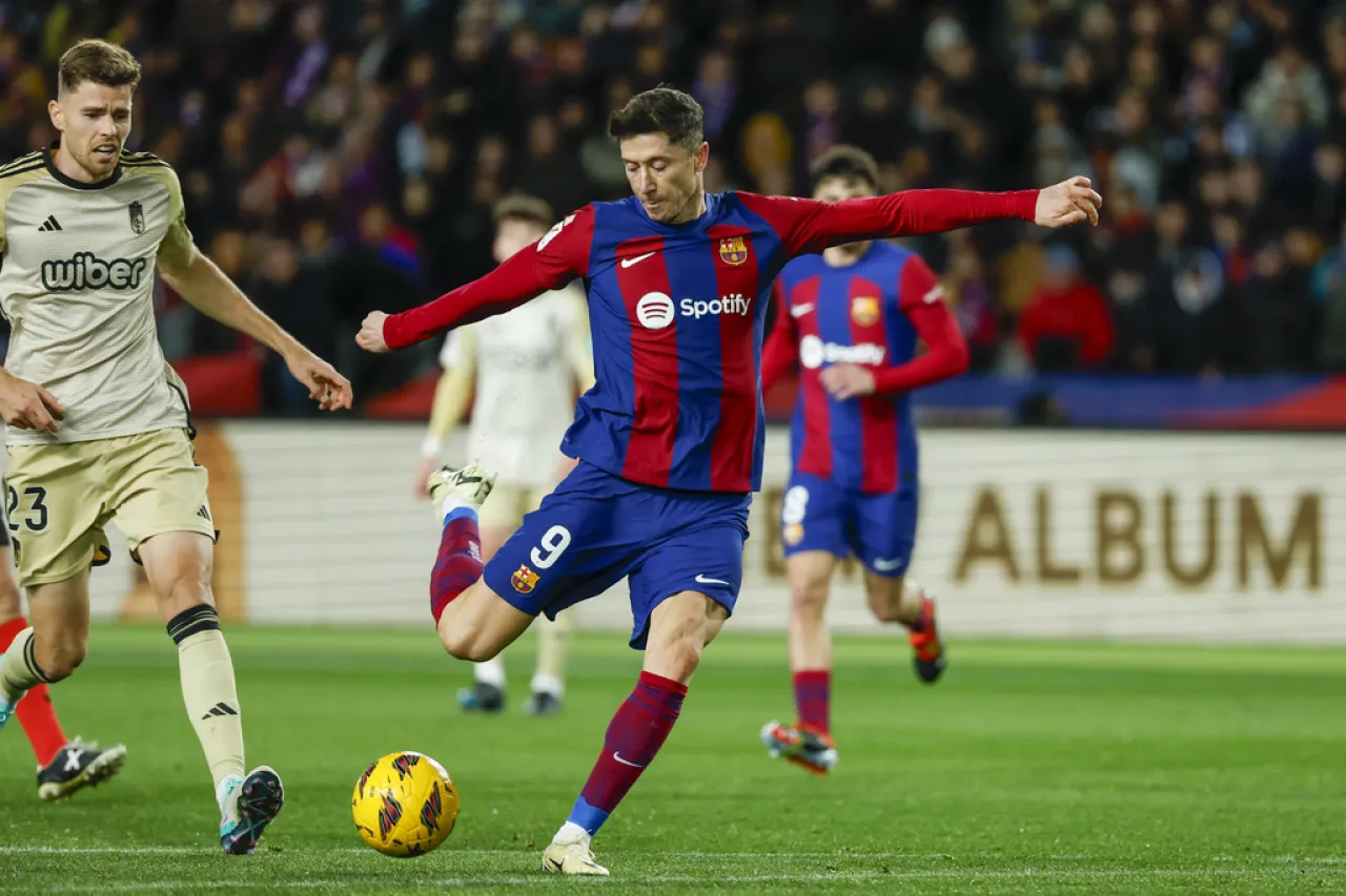 Barça salva un empate con Granada