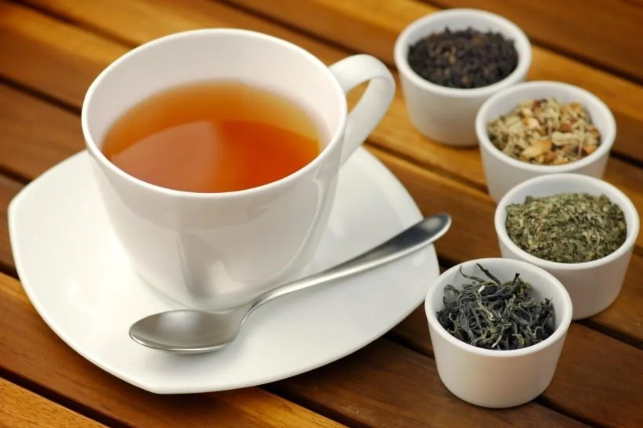 Calma tu estómago: Descubre los mejores tés para aliviar el dolor de panza