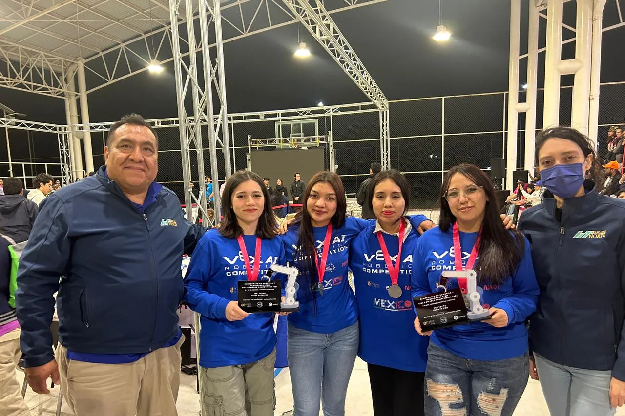 Ganan alumnas de la UTPN primeros lugares en campeonato de robótica
