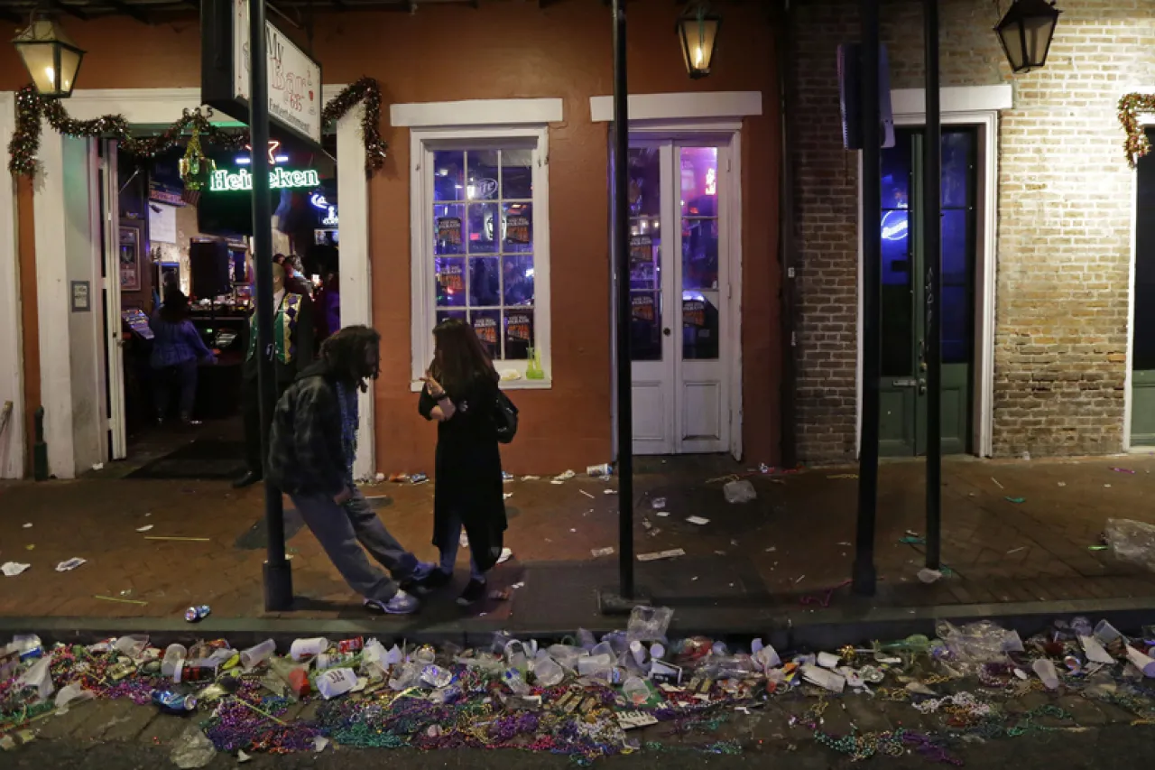 Denuncian que el Mardi Gras de Nueva Orleans causa mucha basura