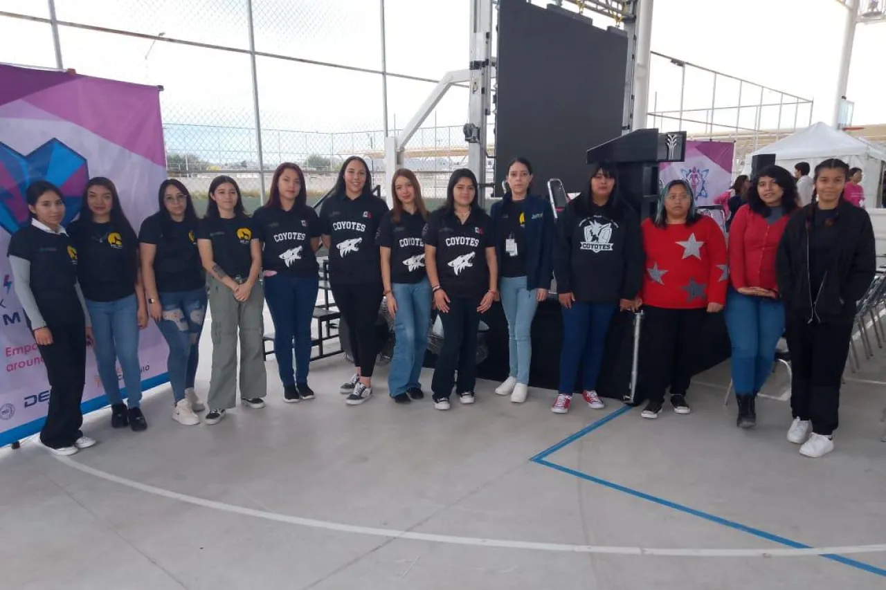 Ganan alumnas de la UTPN primeros lugares en campeonato de robótica