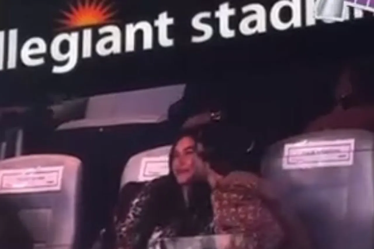 Justin Bieber y Hailey se dan tierno beso en la kiss cam en el Super Bowl LVIII