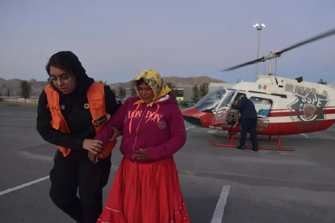 Traslada helicóptero de urgencia a joven de Guachochi por complicaciones médicas