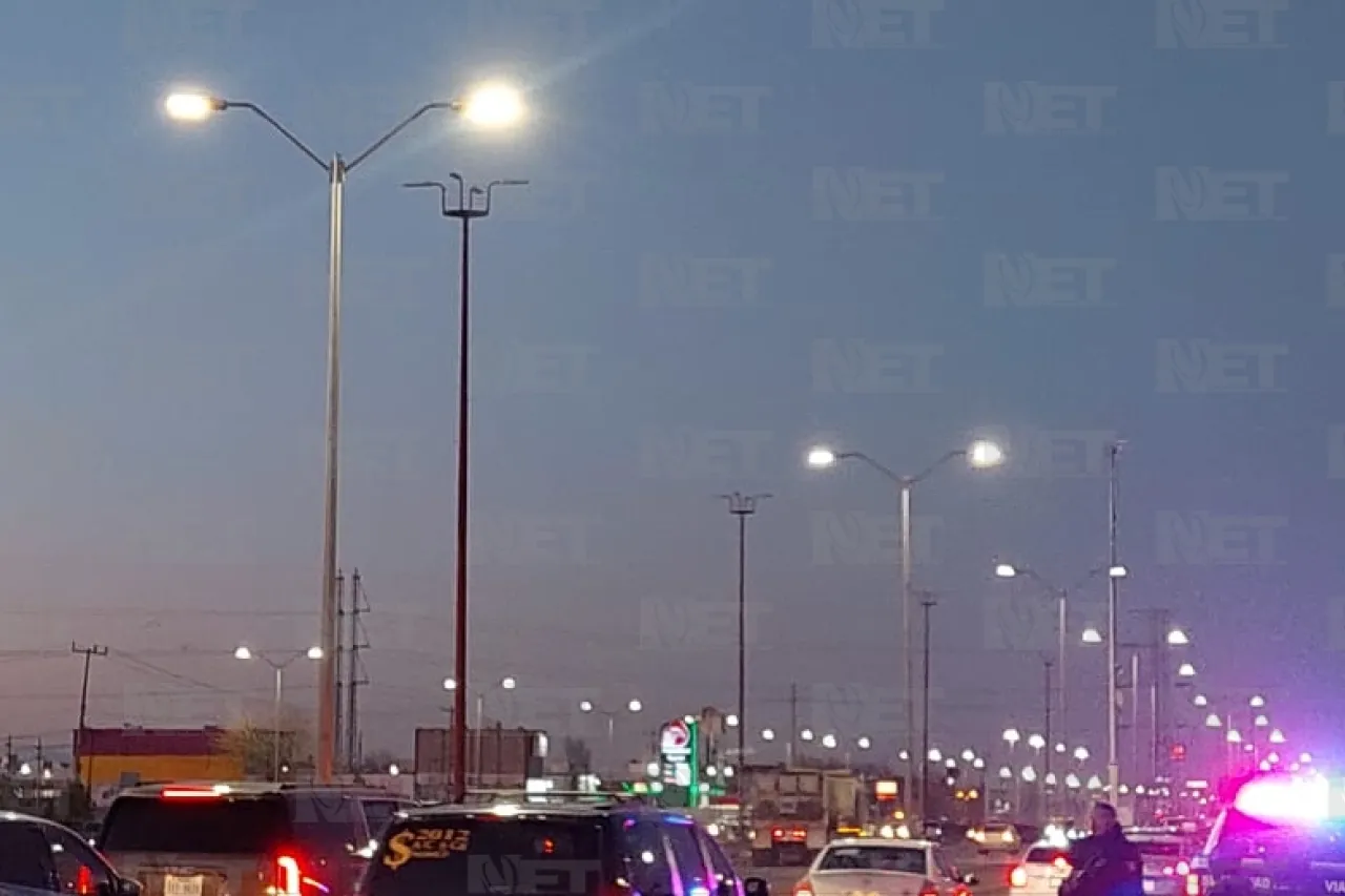 Entregan luminarias en la avenida de Las Torres