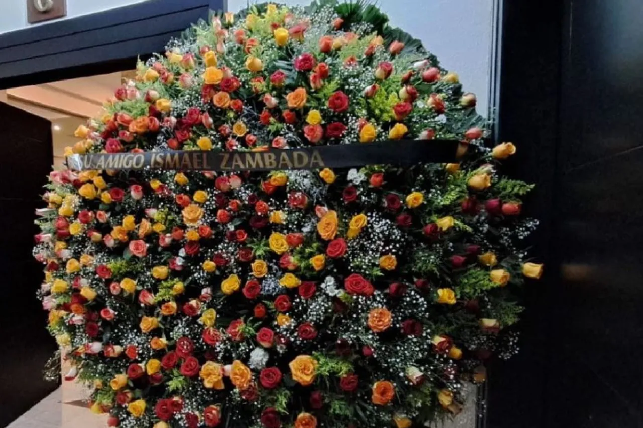 ‘El Mayo’ Zambada envía corona de flores a ‘La Gilbertona’