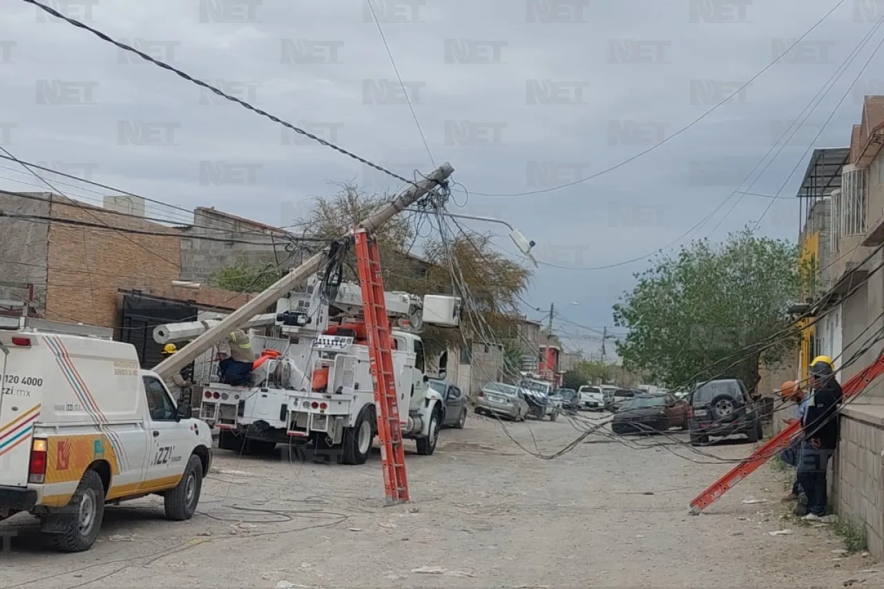 Vecinos se quedan sin luz tras caída de poste en Granjas de Chapultepec