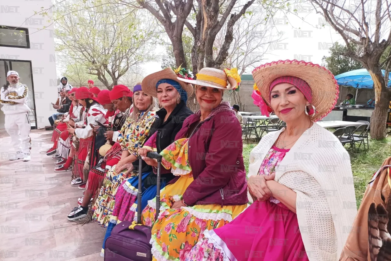 Ni el polvo ni el viento impiden la ceremonia del equinoccio