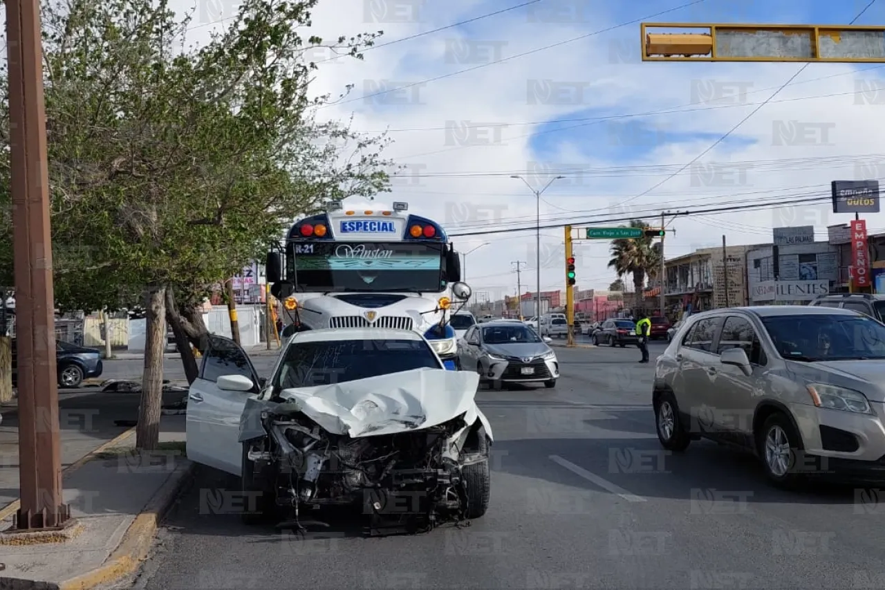 Se estrella contra camión tras confusión con semáforos