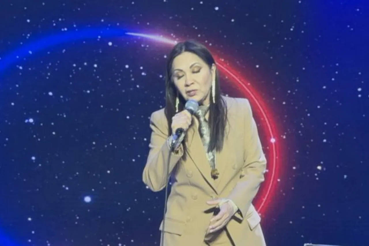 Ana Gabriel pausa concierto en Puebla por caída de ceniza del Popocatépetl