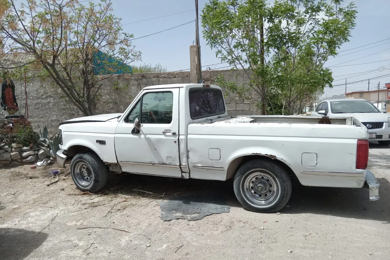 Juárez: Detienen a 7 hombres que desmantelaban camioneta robada