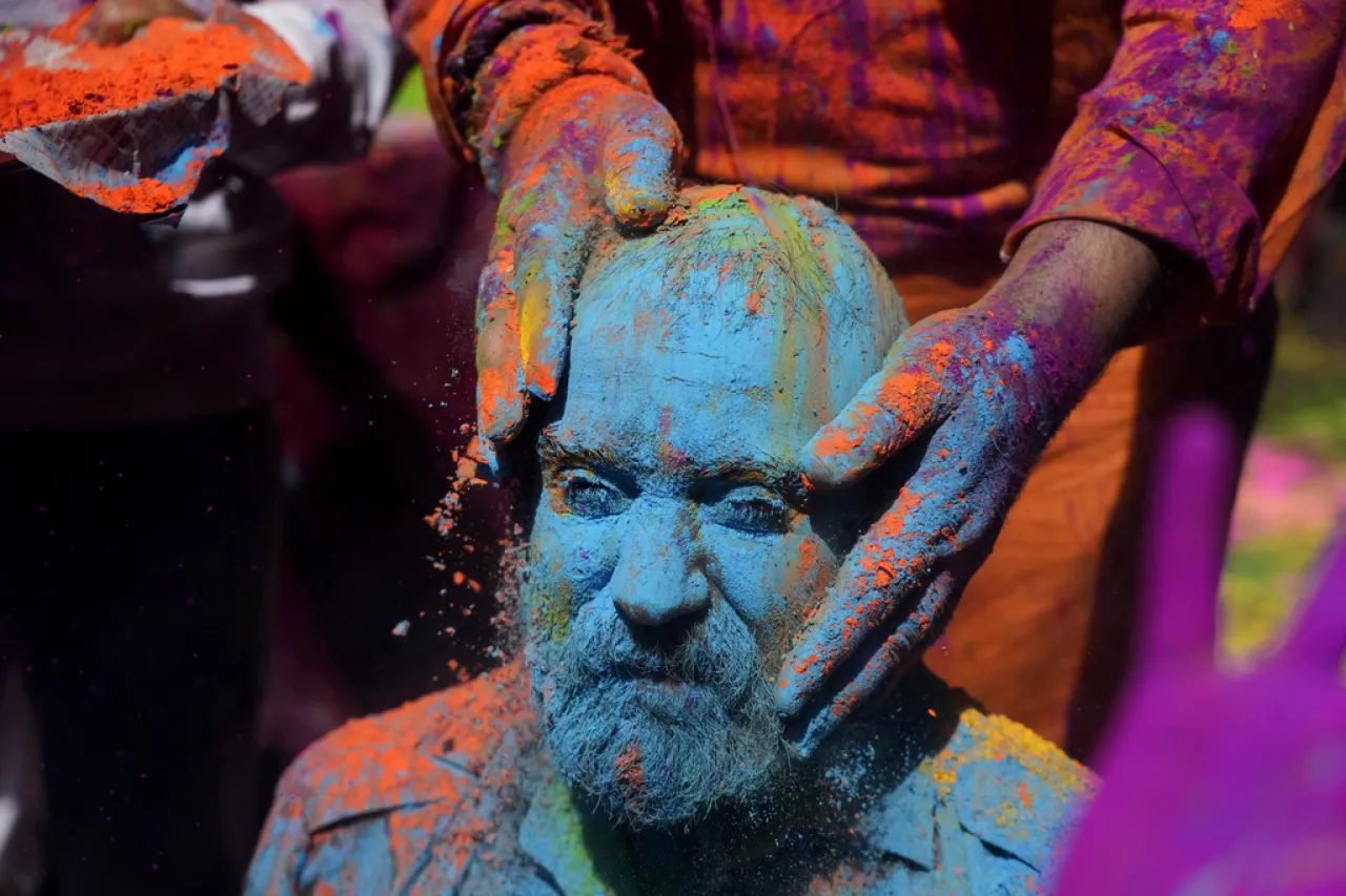 India celebra el Holi, el festival hindú de los colores