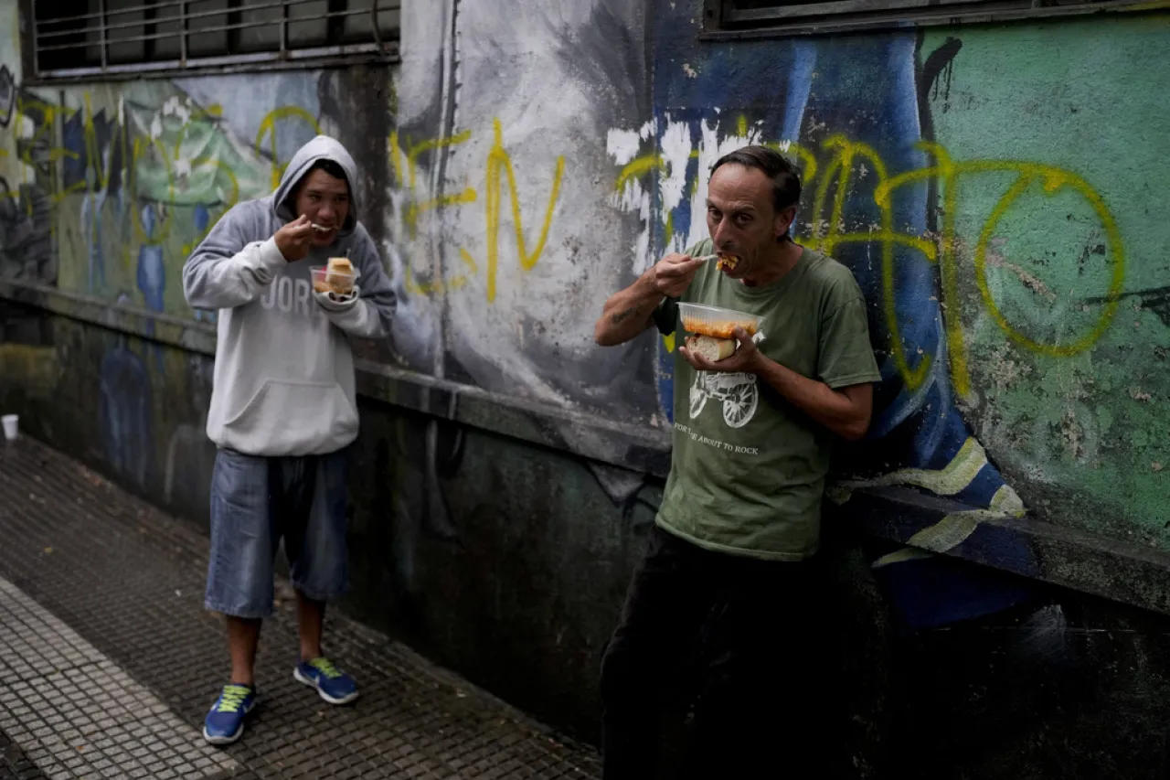 Pobreza afecta al 41.7% de argentinos; algunos dan el salto a la indigencia