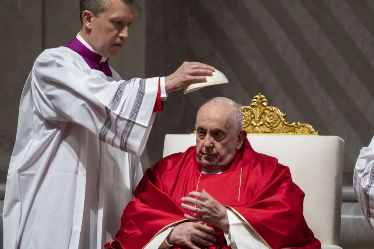 El Papa ausente en vía crucis por razones de salud antes de Pascua: Vaticano