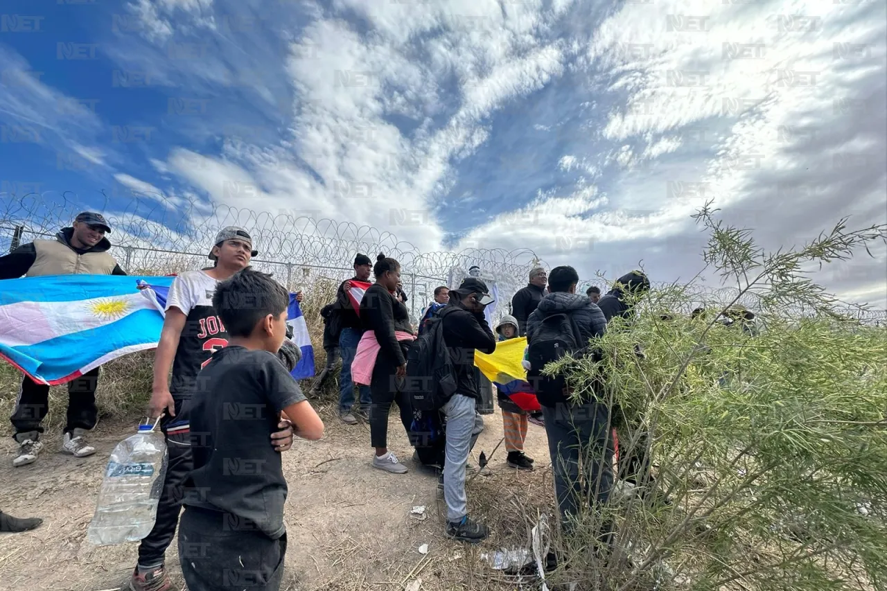 Migrantes realizan Vía Crucis sobre bordo del río Bravo