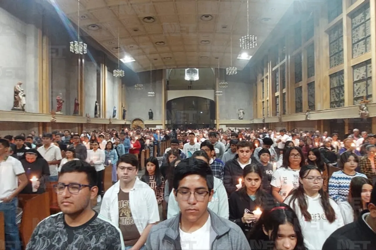 Viven fieles católicos la misa más importante del año