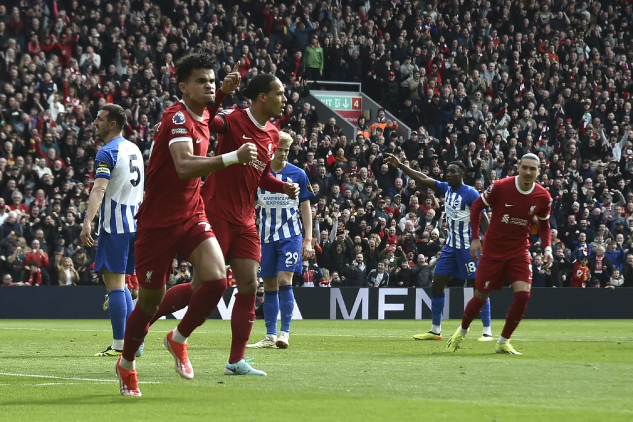 Con gol de Díaz, Liverpool remonta en victoria ante Brighton