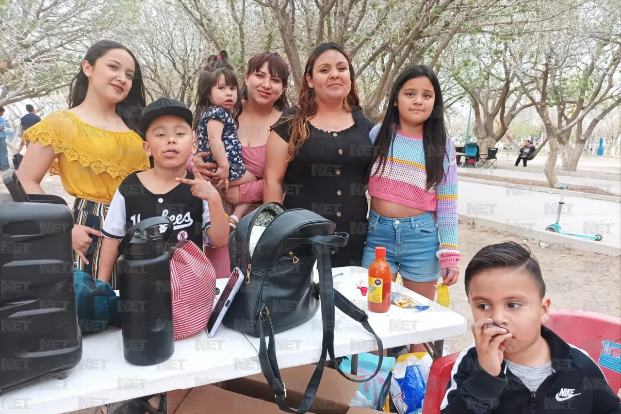 Familias celebran la Pascua en el Parque Central