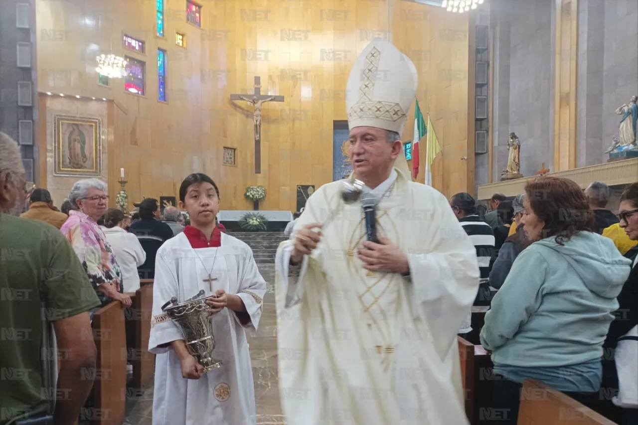 Católicos celebran la resurrección de Jesús con misa en catedral