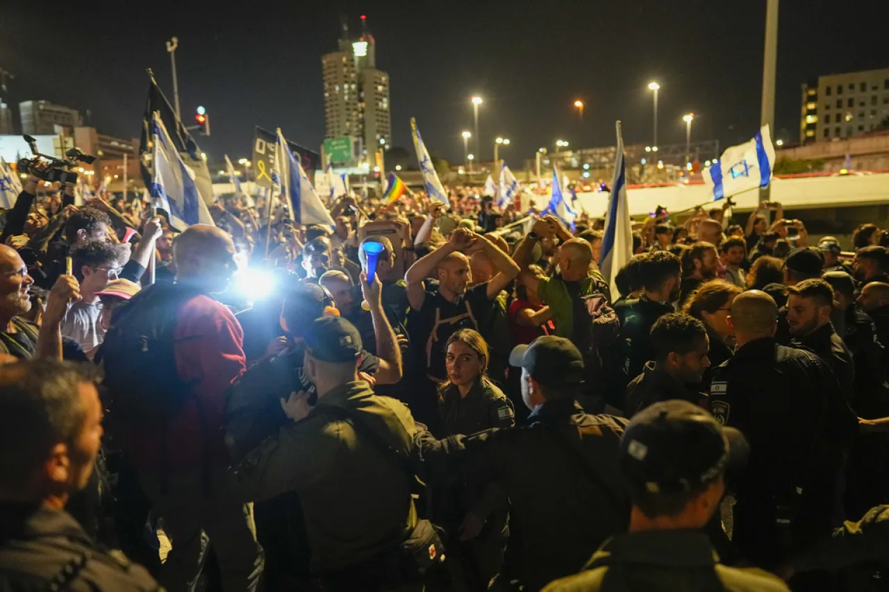 Israelíes realizan mayor protesta antigubernamental desde inicio de guerra