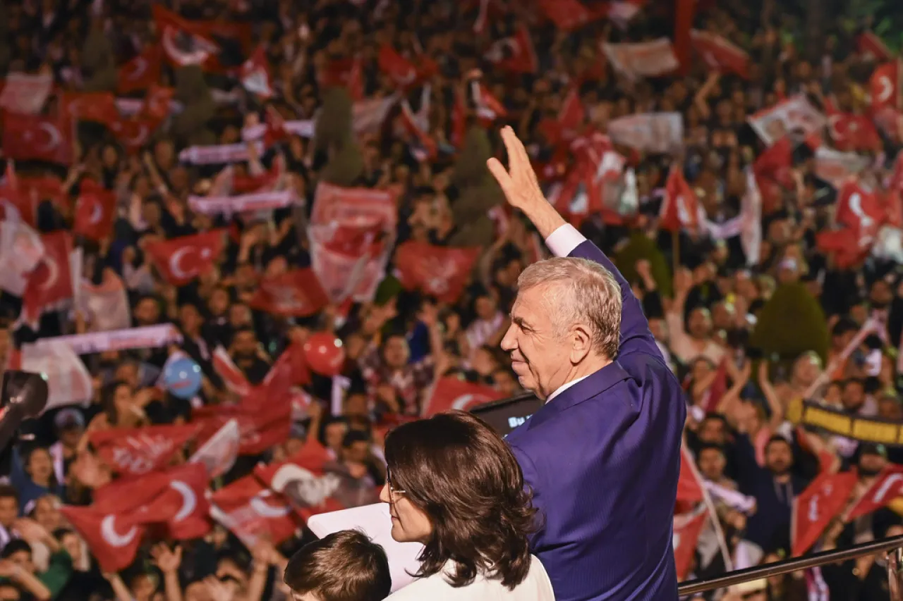 Oposición en Turquía logra grandes avances en elecciones locales