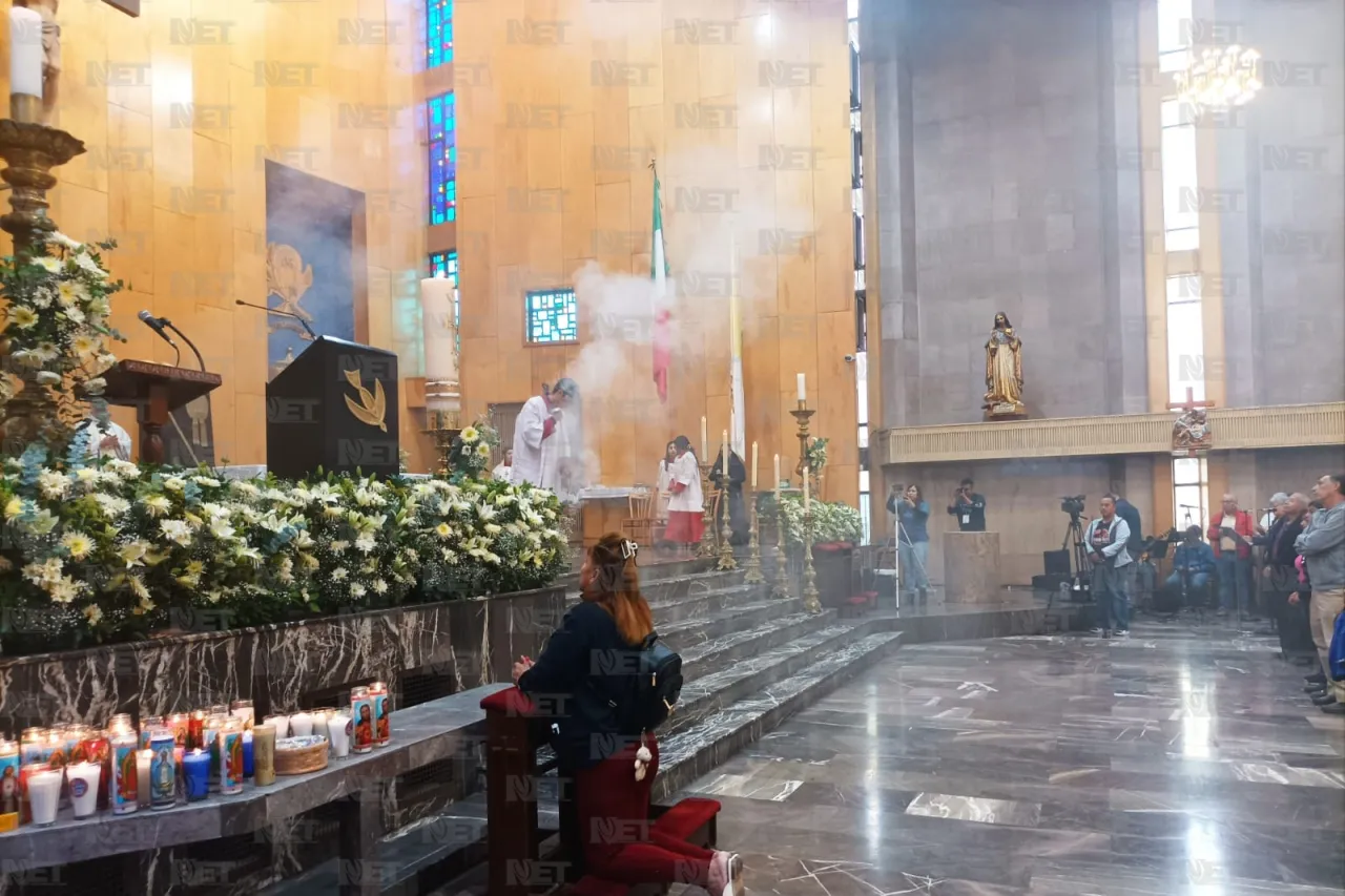 Católicos celebran la resurrección de Jesús con misa en catedral