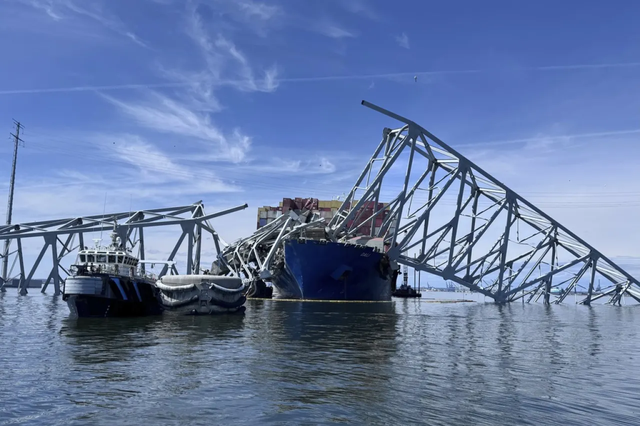 Preparan canal alternativo para puerto de Baltimore tras caída de puente