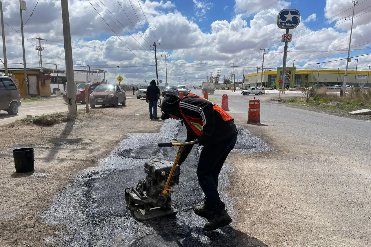 Arranca operativo de bacheo en la Juárez-Porvenir