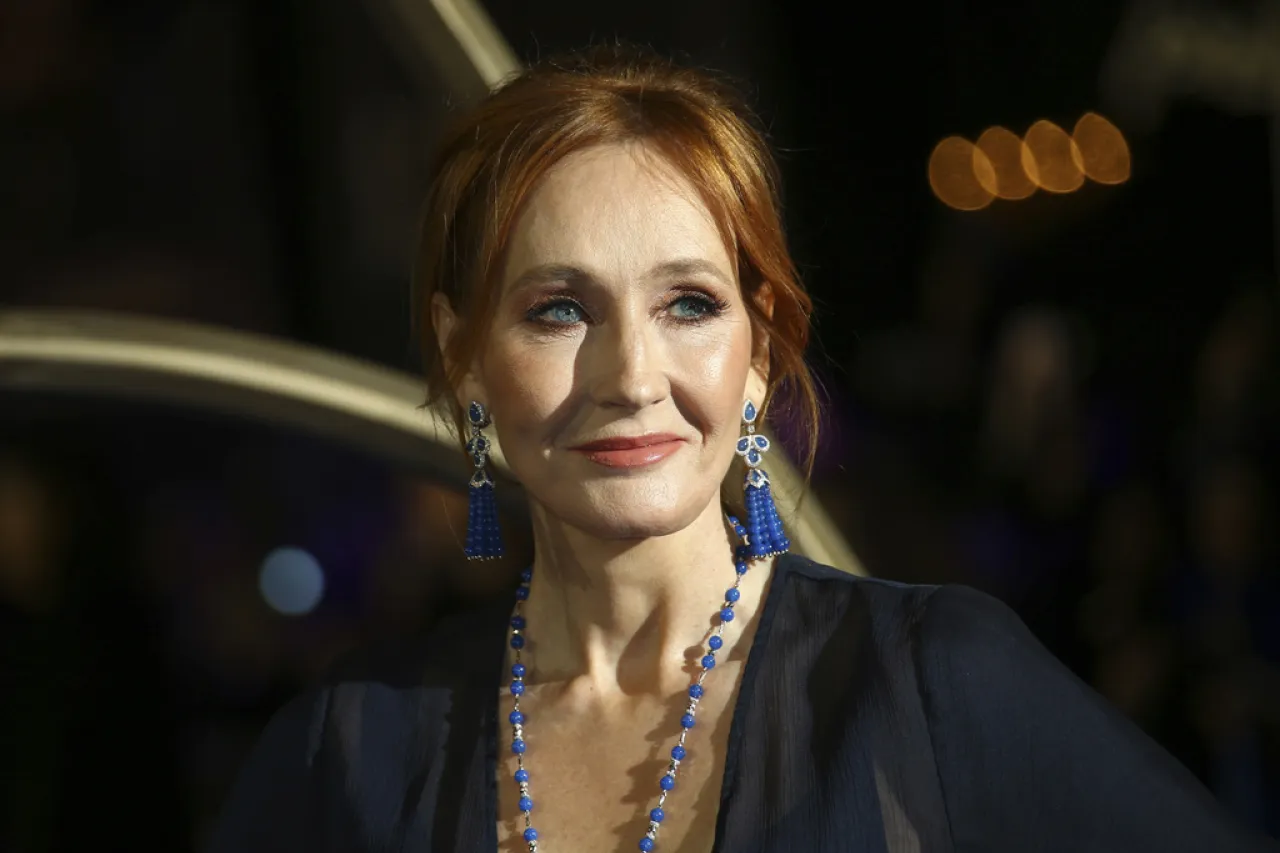 Exoneran a JK Rowling por tuits contra la ley de tolerancia de Escocia