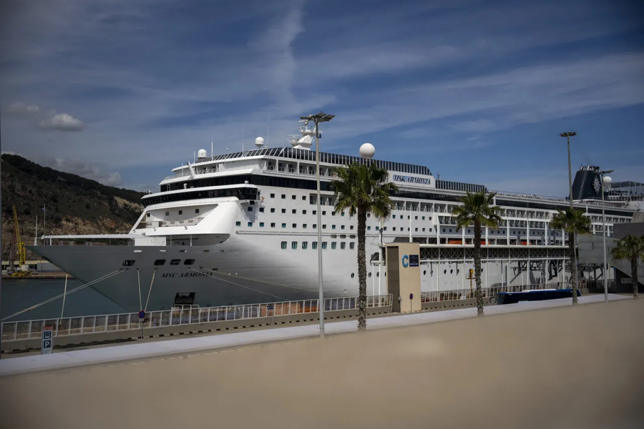 Detienen crucero en España por problemas con visa de pasajeros bolivianos