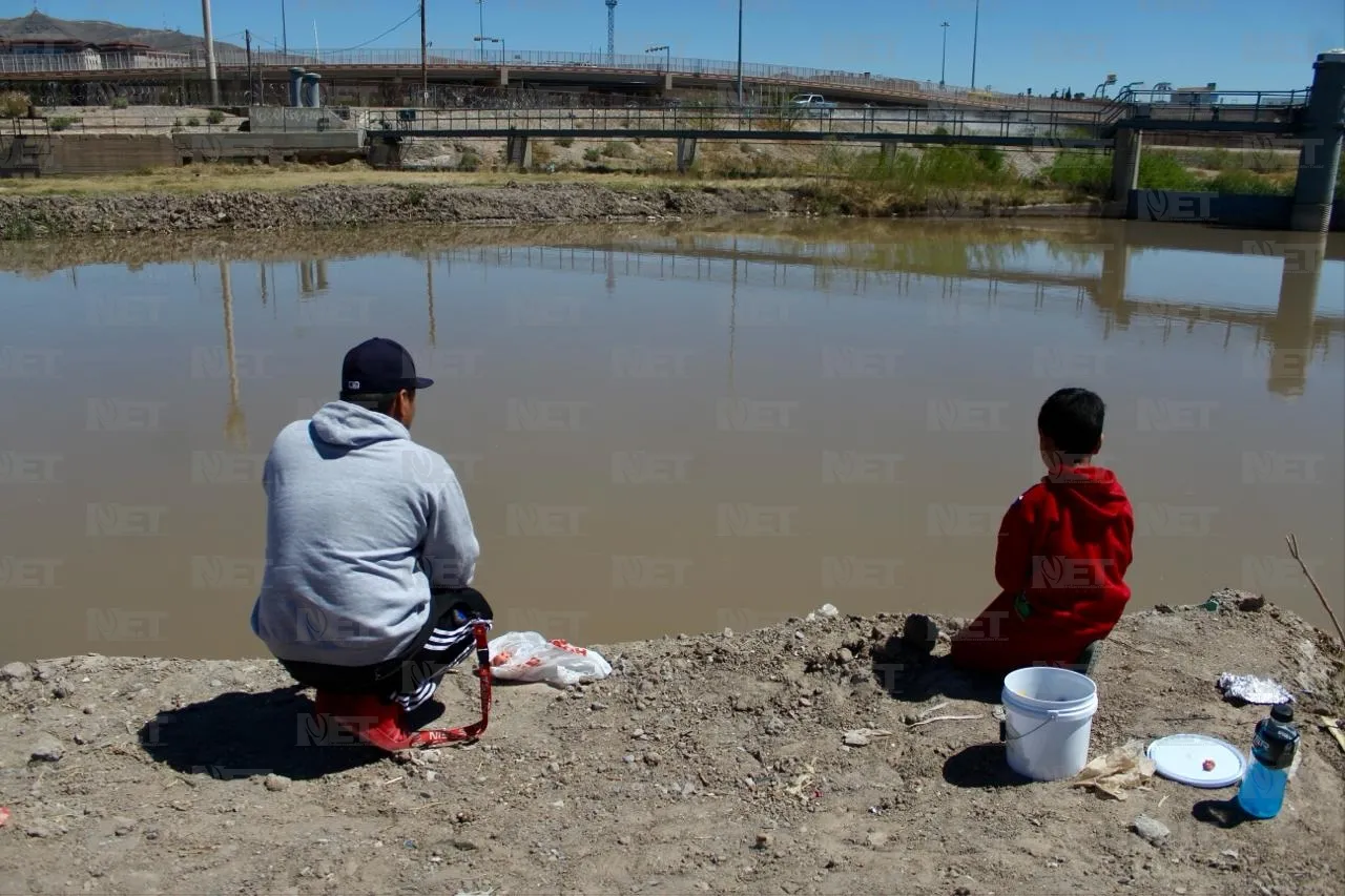 Pesca recreativa en la orilla del río Bravo en Ciudad Juárez